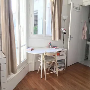 Located Flat In Saint-germain-des-prés Apartamento París